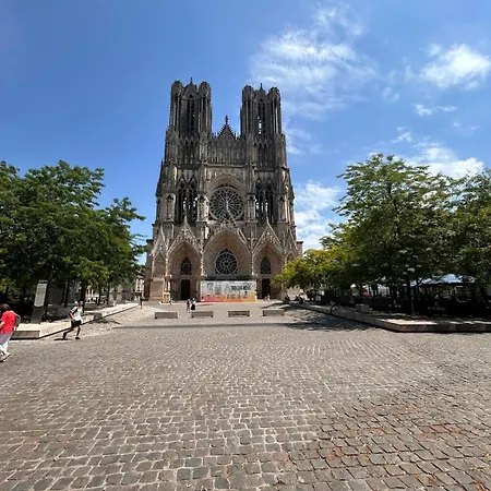 L'escale Remoise - Cathedrale Et Parking Prive 1m90 Διαμέρισμα